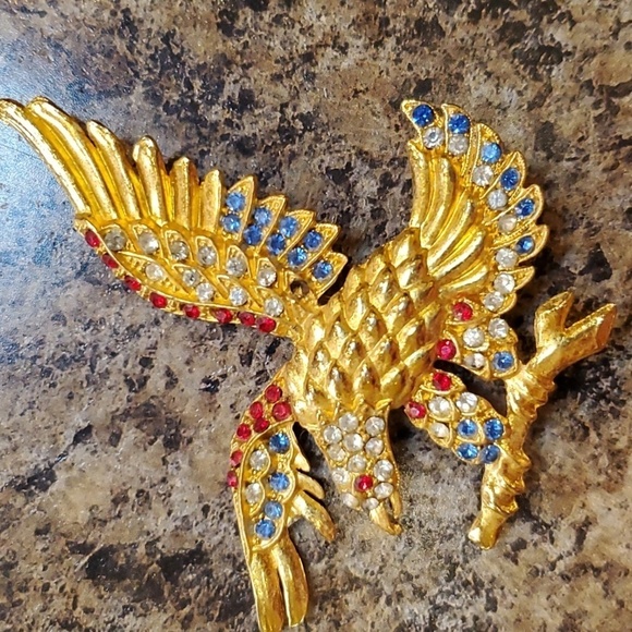 Eagle brooch Vintage Gold with red white and blue rhinestones 3 inch - Picture 1 of 6